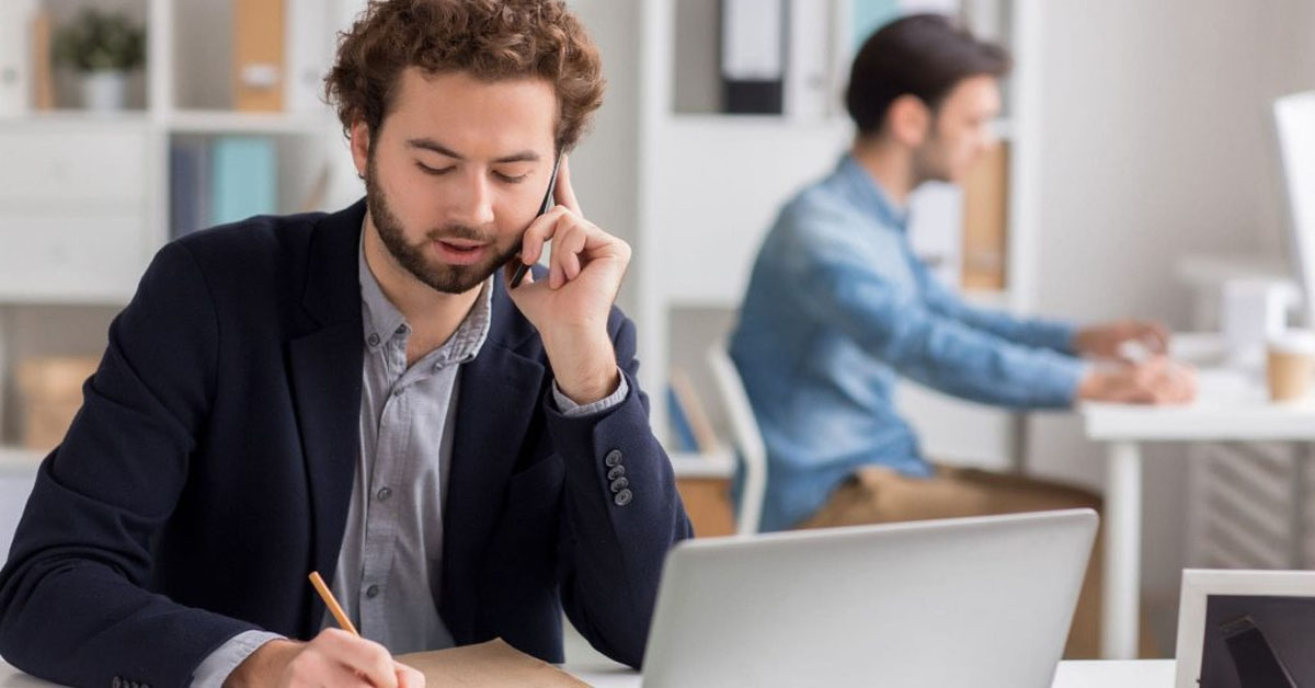 Entretien téléphonique : réussir ses premiers pas